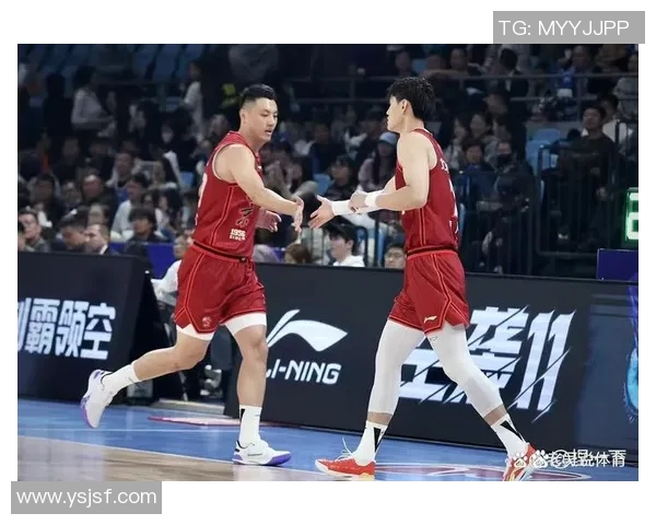 广厦队与吉林队激战正酣篮球赛精彩瞬间回顾与分析